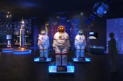 A abertura para o público acontecerá no dia 21 de abril e uma première exclusiva no dia 18 de Abril contará com a presença do astronauta Charles Duke, um dos 12 homens da história a pisar na Lua.A pré-venda dos ingressos começou no dia 13 de março pelo site spaceadventure.com.br e a venda de ingressos para a première será exclusivamente pelo e-mail falecom@spaceadventure.com.br – serão disponibilizados 200 ingressos que darão direito a um kit de itens licenciados pela NASA, foto autografada, coquetel de recepção e um bate-papo inesquecível com o astronauta Charles Duke.<!-- NICAID(15375005) -->
