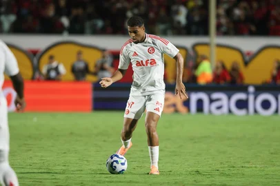 SALVADOR, BA, BRASIL, 05-11-2025: Vitória vs Internacional. O duelo é válido pela 32ª rodada do Campeonato Brasileiro. Foto: Ricardo Duarte/SC Internacional/DivulgaçãoIndexador: ricardo duarte<!-- NICAID(16161761) -->