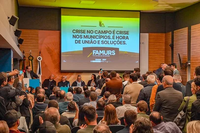 Reunião na Famurs peloa renegociação de produtores resulta em manifesto <!-- NICAID(16061166) -->