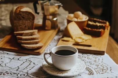 café , mesa , casa , destemperados<!-- NICAID(14753021) -->