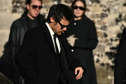 British singer Harry Styles arrives to attend the funeral service of the late One Direction singer Liam Payne, at a church in the Home Counties, to the west of London on November 20, 2024. Payne was found dead on October 16, 2024 after plunging from the balcony of his third-floor hotel room in Buenos Aires. (Photo by JUSTIN TALLIS / AFP)Editoria: HUMLocal: AmershamIndexador: JUSTIN TALLISSecao: societyFonte: AFPFotógrafo: STF<!-- NICAID(15917398) -->