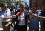 Antes das medidas de Milei, argentinos correm aos supermercados