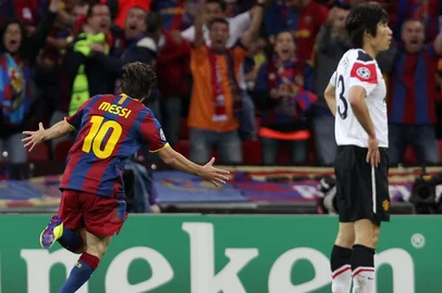 112723504Barcelona's Argentinian forward Lionel Messi celebrates after scoring a goal during the UEFA Champions League final football match FC Barcelona vs. Manchester United, on May 28, 2011 at Wembley stadium in London. AFP PHOTO / ADRIAN DENNIS (Photo by ADRIAN DENNIS / AFP)Editoria: SPOLocal: LondonIndexador: ADRIAN DENNISSecao: soccerFonte: AFP<!-- NICAID(14039944) -->
