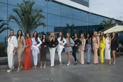 A Miss Universe Rio Grande do Sul 2026, que representará o Estado no Miss Brasil do próximo ano, será escolhida na noite deste domingo (25). A grande final ocorrerá no Teatro AMRIGS, em Porto Alegre, às 20h.O evento terá a presença de convidados e é aberto ao público. Os ingressos estão à venda por R$ 250 e estão disponíveis no Instagram do Miss Universe RS neste link. Também haverá transmissão ao vivo pelo YouTube, no canal do concurso.<!-- NICAID(16044792) -->