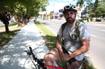 Porto Alegre, RS, BrasilTrecho de nova ciclovia na av. Wenseslau Escobar segue em construção<!-- NICAID(15901936) -->