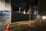 Rua do bairro Floresta segue bloqueada após fachada de prédio desmoronar