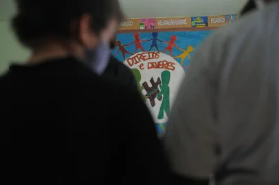 CAXIAS DO SUL, RS, BRASIL (03/08/2021)Serviço de Convivência e Fortalecimento de Vínculos Laços da Amizade, no bairro Pioneiro, é um dos 21 que atendem crianças e adolescentes em situação de vulnerabilidade social em Caxias do Sul. Faltam vagas na cidade. Na foto, oficina de percussão. (Antonio Valiente/Agência RBS)<!-- NICAID(14852498) -->
