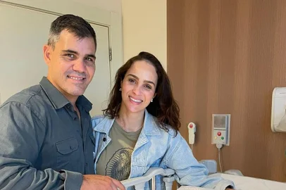 O ator Juliano Cazarré usou seu perfil no Instagram para atualizar os fãs sobre o procedimento ao qual foi submetida sua filha caçula, Maria Guilhermina, na manhã desta quinta-feira (22).<!-- NICAID(15302656) -->