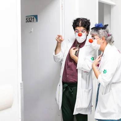 Palhaços doutores devem impactar diretamente quase 25.000 pacientes internados em hospitais públicos de Caxias do Sul, Porto Alegre, Horizontina, Santa Rosa e Montenegro, até abril de 2024.<!-- NICAID(15607850) -->