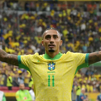 Brazil's forward #11 Raphinha celebrates after scoring a penalty during the 2026 FIFA World Cup South American qualifiers football match between Brazil and Peru at the Mane Garrincha stadium in Brasilia on October 15, 2024. (Photo by NELSON ALMEIDA / AFP)Editoria: SPOLocal: BrasíliaIndexador: NELSON ALMEIDASecao: soccerFonte: AFPFotógrafo: STF<!-- NICAID(15891531) -->