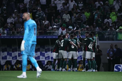BRASILEIRO A 2026, PALMEIRAS X GREMIOSP - BRASILEIRO A 2026, PALMEIRAS X GRÊMIO - ESPORTES - SP - BARUERI - 02/04/2026 - BRASILEIRO A 2026, PALMEIRAS X GRÊMIO - Marlon Freitas jogador do Palmeiras comemora seu gol durante partida contra o Grêmio no estádio Arena Barueri pelo campeonato Brasileiro A 2026. 02/04/2026 - Foto: ETTORE CHIEREGUINI/AGIF - AGÊNCIA DE FOTOGRAFIA/AGIF - AGÊNCIA DE FOTOGRAFIA/ESTADÃO CONTEÚDOEditoria: ESPORTESLocal: BARUERIIndexador: ETTORE CHIEREGUINIFotógrafo: AGIF - AGÊNCIA DE FOTOGRAFIA<!-- NICAID(16258211) -->