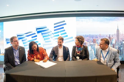NOVA YORK, EUA – 15.05.2025 – O governador Eduardo Leite participou de reunião no IBM Innovation Studio, em Nova York, para conhecer soluções tecnológicas voltadas ao setor público. A agenda incluiu tour pelo centro de inovação da empresa, apresentações sobre computação quântica, inteligência artificial, automação e resiliência governamental, além da  de protocolo de intenções com o Governo do RS.<!-- NICAID(16037777) -->