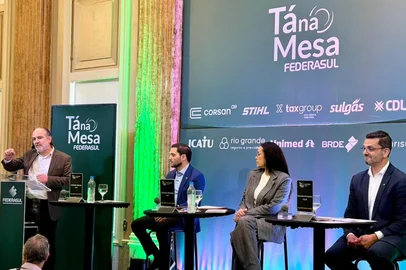 Cristiano Guerra / Divulgação Candidato Gabriel Souza, Juliana Brizola e Marcelo Maranata participam de debate na Federasul<!-- NICAID(16303417) -->