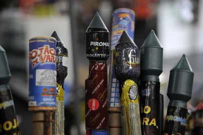 CAXIAS DO SUL, RS, BRASIL, 28/12/2017 - Marcos Antônio Bagatini, blaster e sócio-proprietário da Samburá, dá dicas para evitar acidentes com fogos de artifício. (Marcelo Casagrande/Agência RBS)<!-- NICAID(13343703) -->