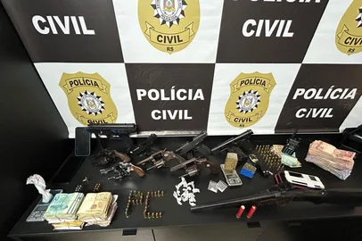 Seis pessoas são presas durante operação de combate ao tráfico de drogas em Passo Fundo<!-- NICAID(16003612) -->