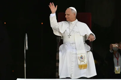 Pope Leo XIV attends a meeting with citizens at Piazza del Plebiscito as part of a pastoral visit in Naples on May 8, 2026. (Photo by Alberto PIZZOLI / AFP)<!-- NICAID(16281740) -->
