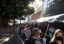 Fila quilométrica e espera de 16 horas: começa vacinação de profissionais liberais da saúde em Santa Maria