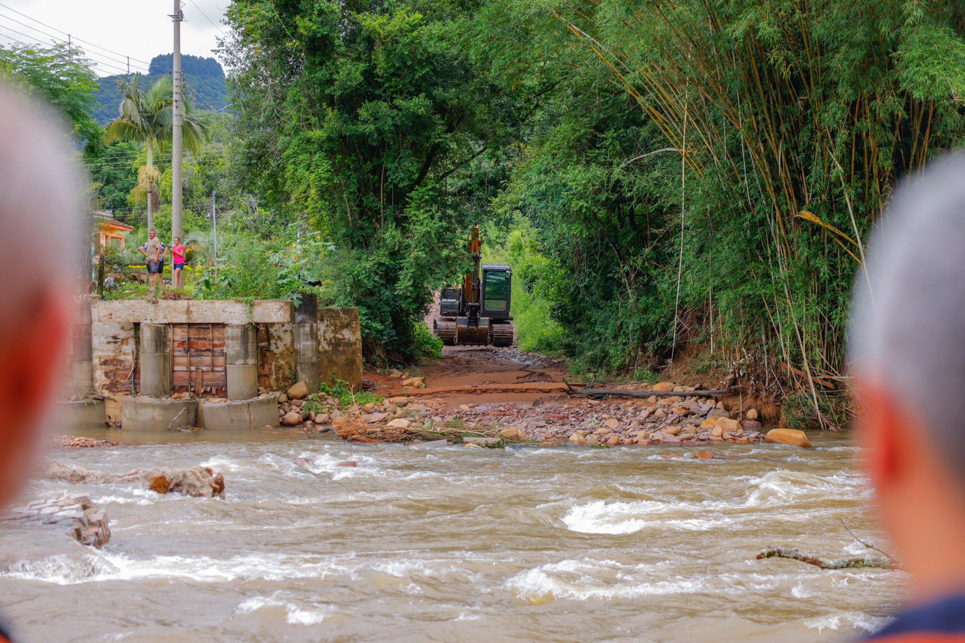 Sobe para 17 o n&uacute;mero de munic&iacute;pios atingidos por temporal e vento no RS