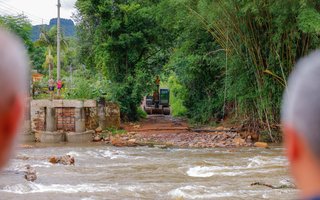 Acesso de ponte caiu em função da chuva em Arroio Grande, Santa maria. Foto da inspeção realizada na sexta-feira (dia 26).<!-- NICAID(16194518) -->