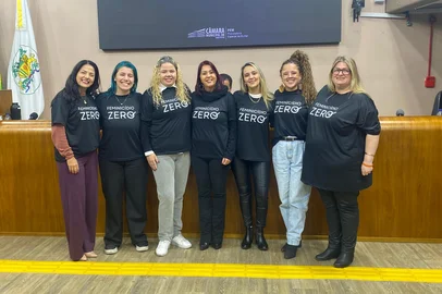 Vereadoras de Caxias lançam campanha "Pela Vida das Mulheres", com camiseta "feminicídio zero".<!-- NICAID(16035843) -->