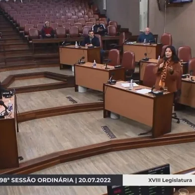Sessão Câmara de Vereadores de Caxias do Sul. Vereadora Marisol Santos questiona colegas que não ficam até o final da sessão.<!-- NICAID(15154155) -->