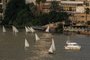 Athletes practice solo sailing in the Nile river waters off of the Garden City district in the centre of Egypt's capital Cairo on October 27, 2022. (Photo by Amir MAKAR / AFP)Editoria: ENVLocal: CairoIndexador: AMIR MAKARSecao: riversFonte: AFPFotógrafo: STF<!-- NICAID(15258306) -->