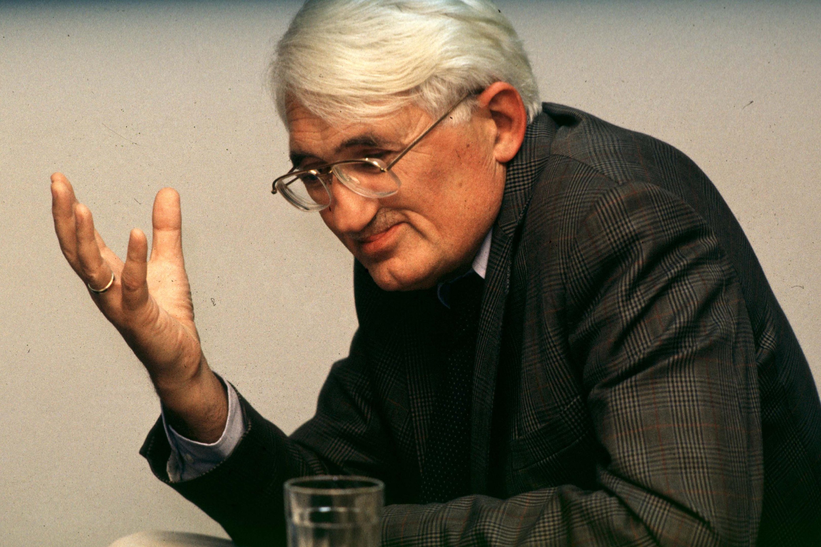Morre o fil&oacute;sofo alem&atilde;o J&uuml;rgen Habermas, aos 96 anos