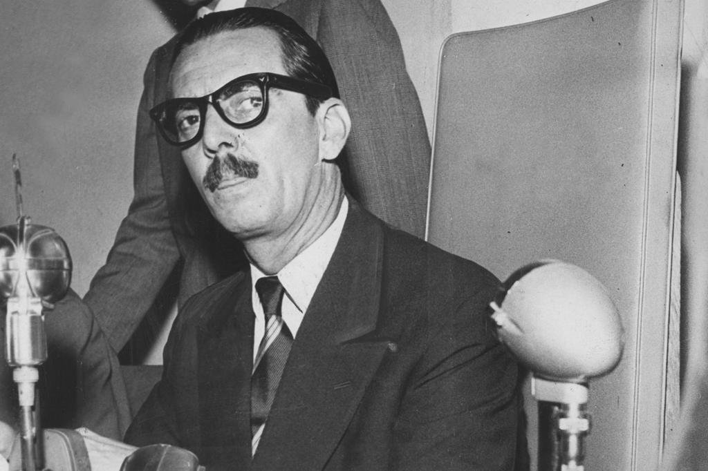 Jânio Quadros renunciava ao cargo de presidente há 60 anos, levando o