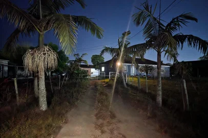 Felipe Valduga / Agência RBS A Polícia Civil realiza, na noite desta terça-feira (12), a reprodução simulada da ação policial que terminou com a morte do agricultor Marcos Nörnberg, em Pelotas, no sul do Estado.<!-- NICAID(16284132) -->