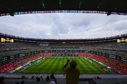 RODRIGO OROPEZA / AFP A Colombian fan stands ahead of the 2026 World Cup Group K football match between Uzbekistan and Colombia at the Mexico City Stadium in Mexico City on June 17, 2026. (Photo by Rodrigo Oropeza / AFP)<!-- NICAID(16308951) -->