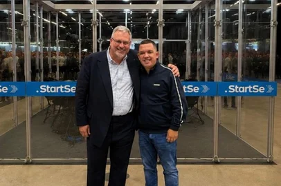 Rafael Martins / Arquivo Pessoal Paul Accornero e Rafael Martins no IA Festival 2026<!-- NICAID(16285090) -->