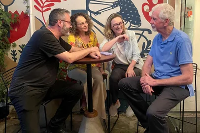 Presidente do PSOL em Porto Alegre, Roberto Robaina; presidente estadual do PSOL, Luciana Genro; deputada federal Maria do Rosário; ex-prefeito José Fortunati.<!-- NICAID(15634817) -->