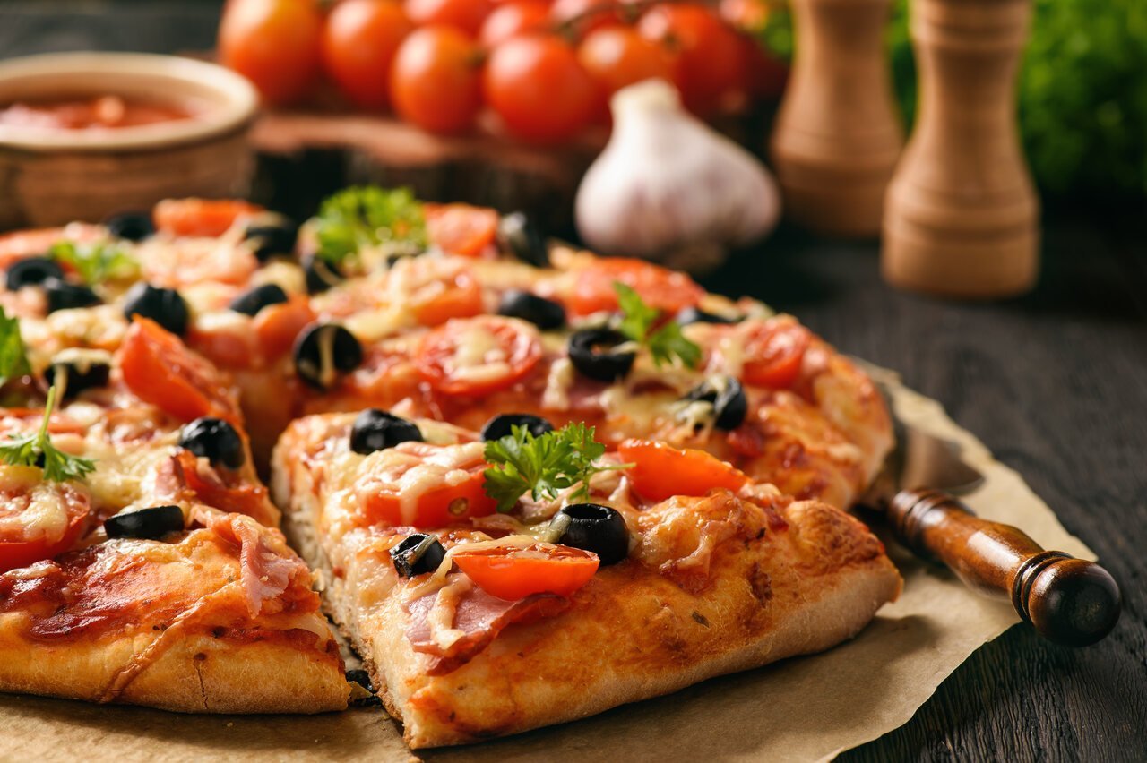 Em MS, Dia Mundial da Pizza tem recheio de temaki e massa com 24