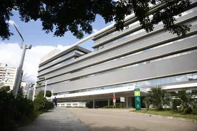 Porto Alegre, RS, Brasil, 13/09/2022 - Emergência do Hospital de Clínicas de Porto Alegre está lotada - Foto: Jonathan Heckler/Agência RBS<!-- NICAID(15204801) -->