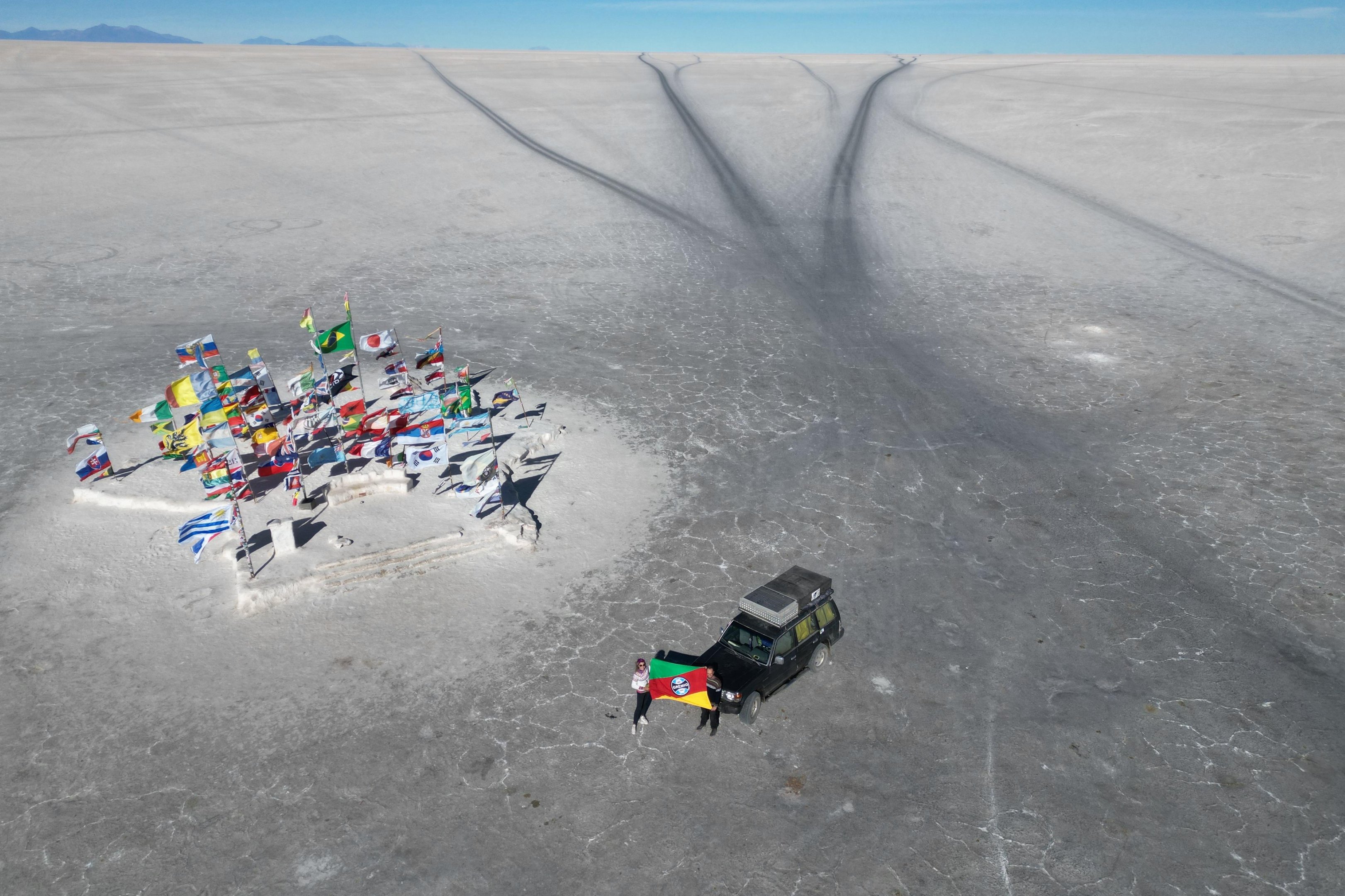 A hist&oacute;ria da Guaipeca: casal viaja por 16 pa&iacute;ses com Pajero de mais de 30 anos