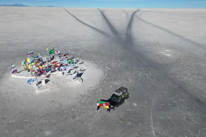 Com Pajero e van, casal gaúcho vai até o Alasca<!-- NICAID(16193778) -->