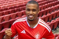 Pressão na saída de bola, preparação física e gols: o que disse Alerrandro, novo centroavante do Inter - Notícia do Internacional