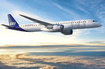 A Embraer anunciou a venda de 45 jatos para uma empresa dinamarquesa em um contrato avaliado em R$ 21,8 bilhões. As aeronaves, do modelo E195-E2, foram vendidas para a Scandinavian Airlines (SAS), de acordo com a CNN, em meio à imposição de uma tarifa dos Estados Unidos de 50% sobre produtos brasileiros.O acordo, que ainda prevê a possibilidade de compra de mais 10 jatos, é considerado a maior compra feita por uma única companhia à Embraer neste século.<!-- NICAID(16080302) -->