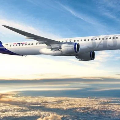 A Embraer anunciou a venda de 45 jatos para uma empresa dinamarquesa em um contrato avaliado em R$ 21,8 bilhões. As aeronaves, do modelo E195-E2, foram vendidas para a Scandinavian Airlines (SAS), de acordo com a CNN, em meio à imposição de uma tarifa dos Estados Unidos de 50% sobre produtos brasileiros.O acordo, que ainda prevê a possibilidade de compra de mais 10 jatos, é considerado a maior compra feita por uma única companhia à Embraer neste século.<!-- NICAID(16080302) -->