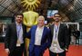 Miguel Falabella faz rara aparição com os filhos no Festival de Gramado
