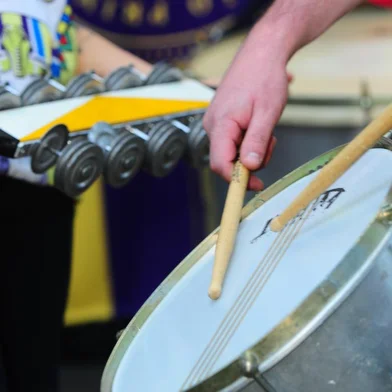 CAXIAS DO SUL, RS, BRASIL, 13/02/2020. Ensaio do Bloco da Ovelha, na Casa Paralela. Produção de foto para o + Serra, que fala sobre Economia (negócio, dinheiro, emprego), que movimenta do Carnaval. (Porthus Junior/Agência RBS)<!-- NICAID(14419060) -->