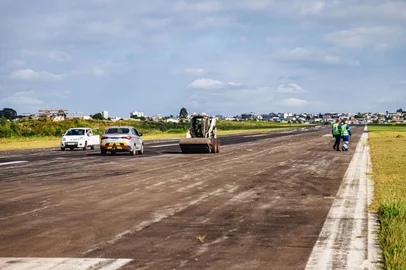 Obra de recapeamento do Aeroporto Regional Hugo Cantergiani<!-- NICAID(15993766) -->
