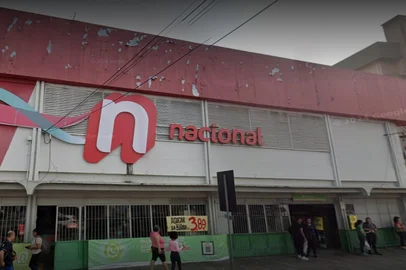 Fechado o primeiro supermercado Nacional, marca que será extinta<!-- NICAID(16033011) -->
