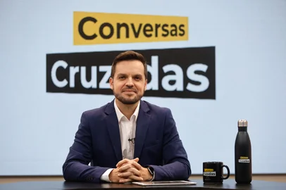 PORTO ALEGRE, RS, BRASIL - 2024.06.13 - O apresentador do Conversas Cruzadas, Léo Saballa Jr.  (Foto: Renan Mattos/Agência RBS)<!-- NICAID(15788967) -->