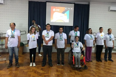 Atletas da Apae são destaque no lançamento do calendário anual da instituição<!-- NICAID(15578627) -->