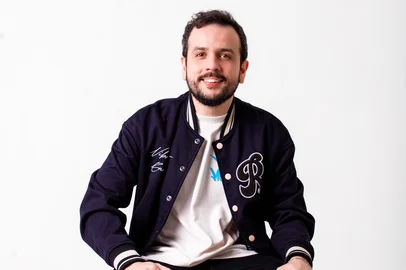 Rominho Braga se apresenta no Serra Comedy Club<!-- NICAID(16302670) -->