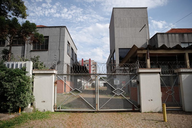 11/07/2022 - PORTO ALEGRE, RS - Antiga fábrica da Taurus está se deteriorando. FOTO: Anselmo Cunha / Agência RBS<!-- NICAID(15145802) -->