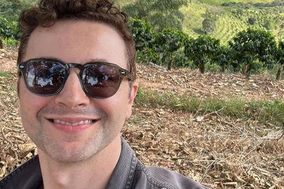 Lucas Lima comparece à festa de 40 anos de Júnior nesta quarta-feira (10).<!-- NICAID(15731630) -->