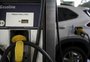 Estudo prevê que gasolina deve ficar 7,1% mais barata após queda nos preços nas refinarias