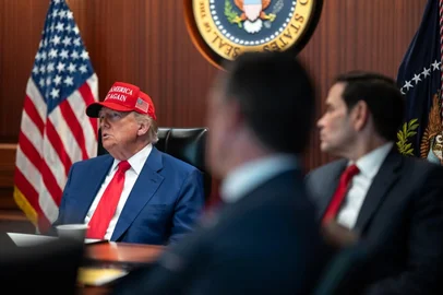 President Donald Trump and his national security team meet in the Situation Room of the White House, Saturday, June 21, 2025. (Official White House Photo by Daniel Torok)Indexador: Daniel TorokFonte: White HouseFotógrafo: Official White House Photographer<!-- NICAID(16064887) -->
